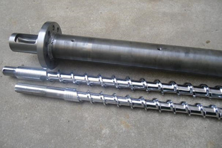 塑料擠出機(jī)機(jī)筒螺桿發(fā)貨前，廠家需要做哪些工作？